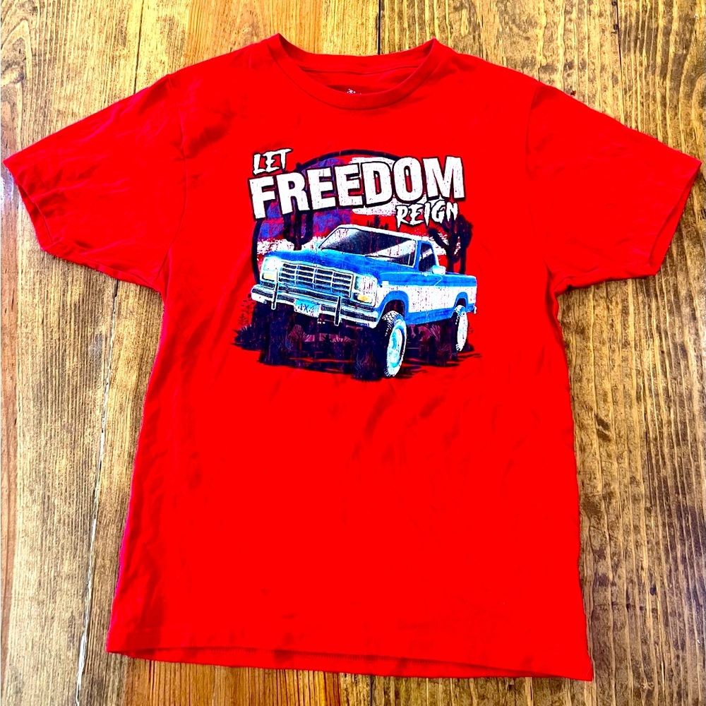 Celebrate Patriotic Size Medium (38-40) short sleeve t-shirt